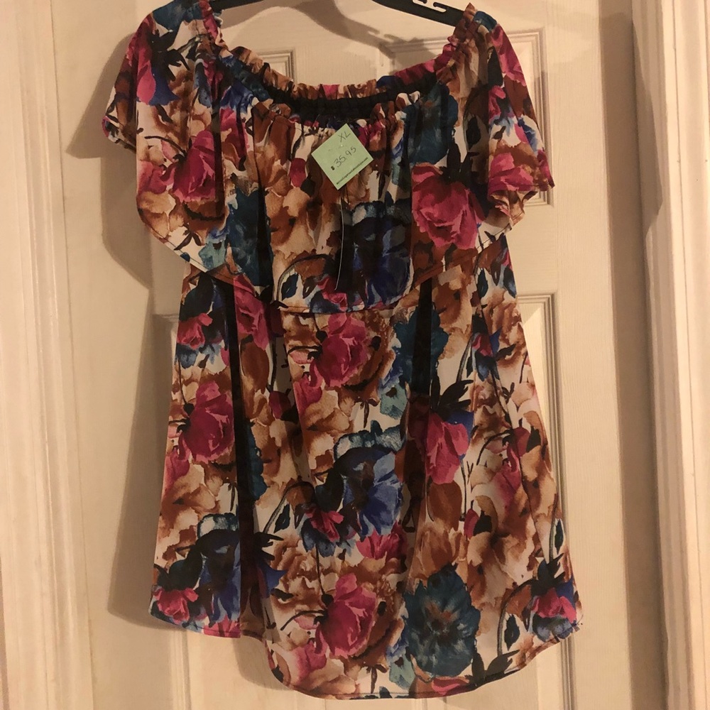 NWT-Women's XL floral top-
